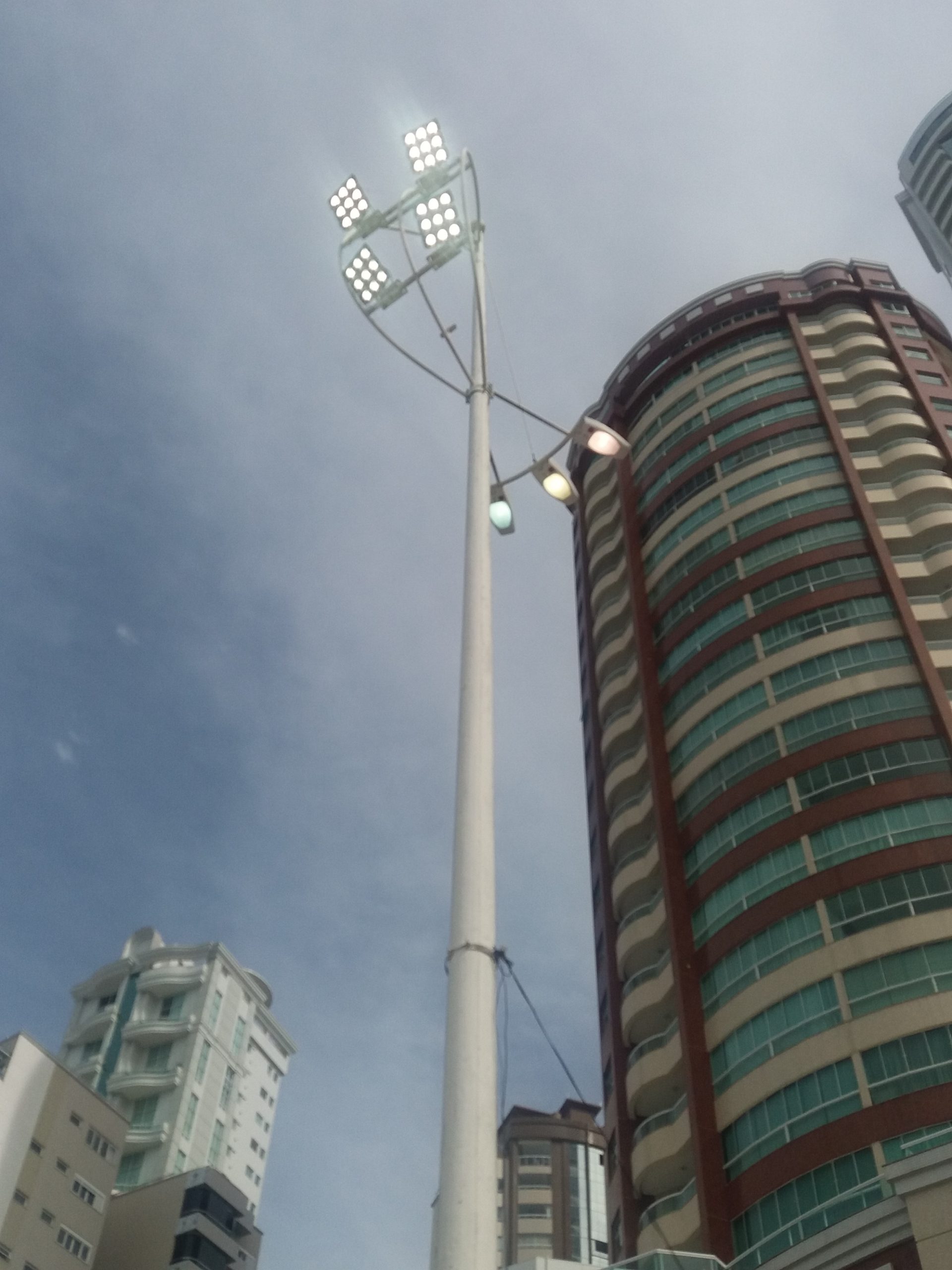 COSIP testa iluminação LED na Avenida Atlântica em BC