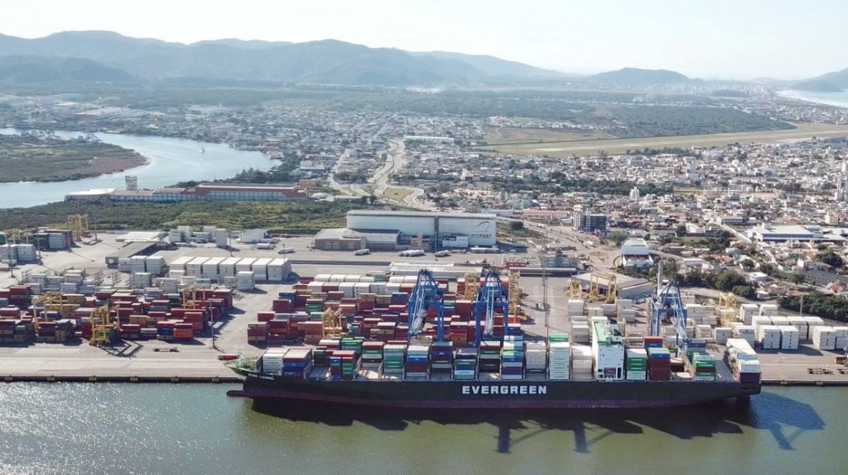 Porto de Navegantes alcança a marca de 1 milhão de TEUs movimentados em 2021