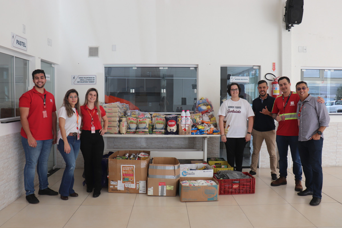 Portonave entrega mais de uma tonelada de alimentos para projetos sociais
