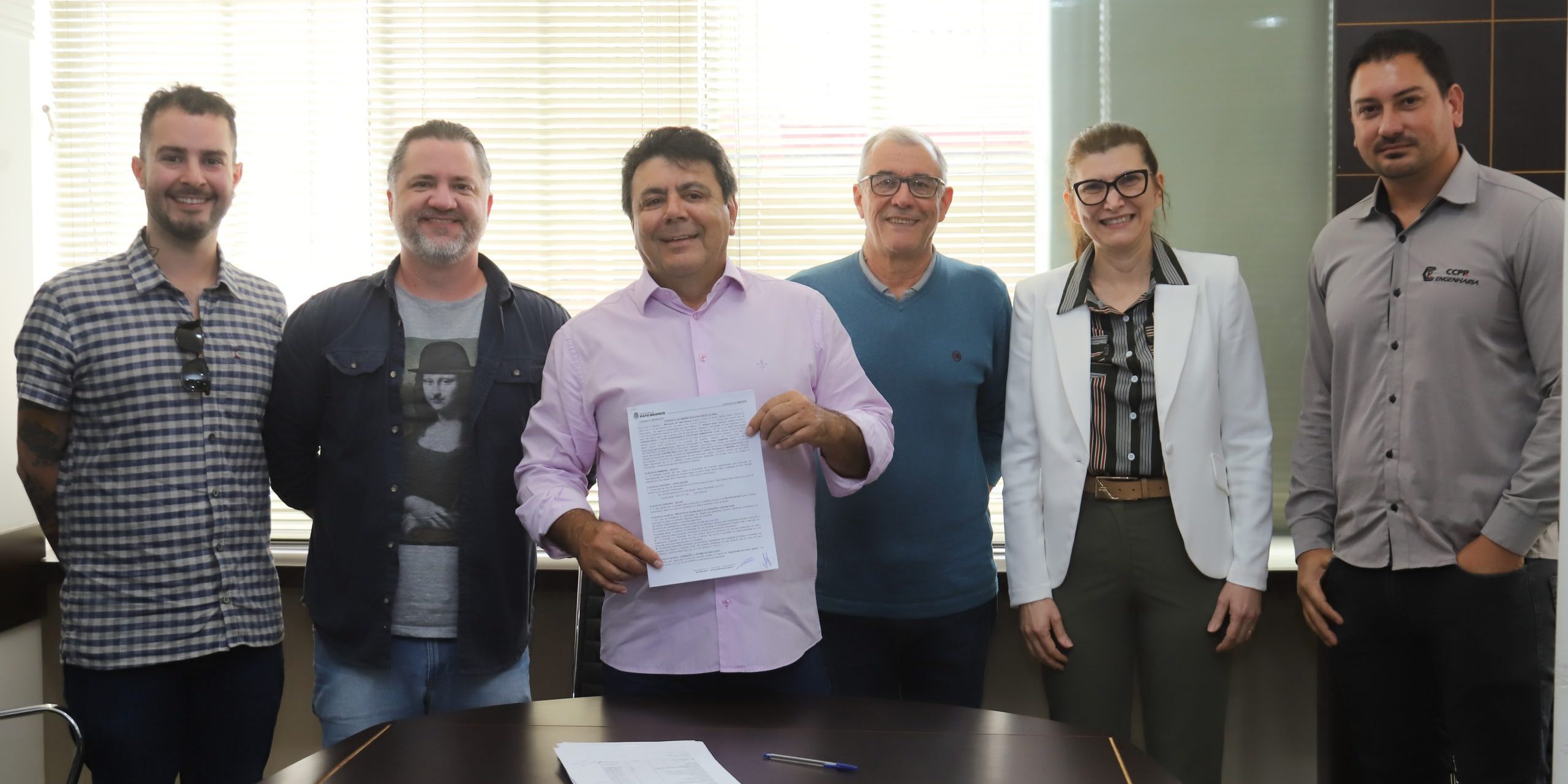 Assinado contrato do Teatro Municipal Naura Rigon em Pato Branco