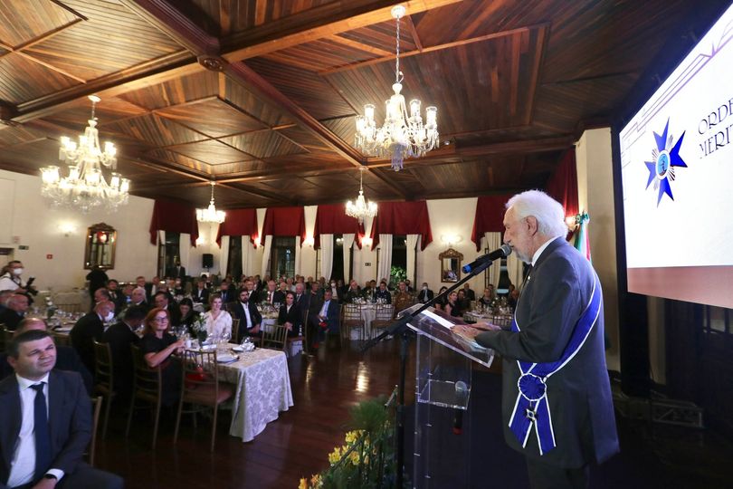 Darci Piana, homenageado com a Ordem Nacional do Mérito Comercial, destaca parceria com a iniciativa privada e atração de investimentos