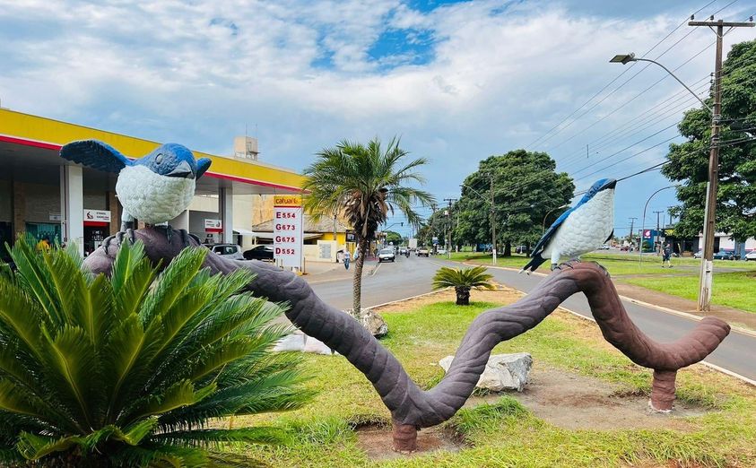 13 esculturas de pássaros na “Cidade dos Pássaros”