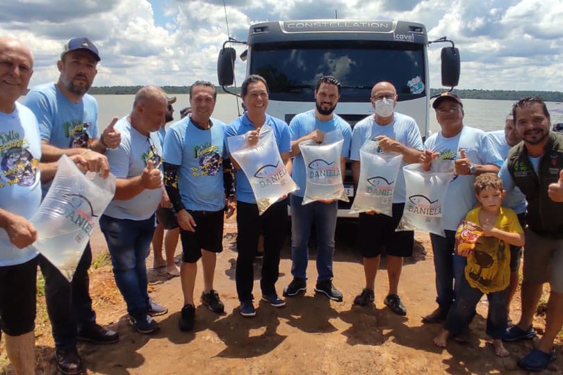 Em rally ecológico, Projeto Rio Vivo solta 105 mil peixes no Rio Paranapanema, no Noroeste