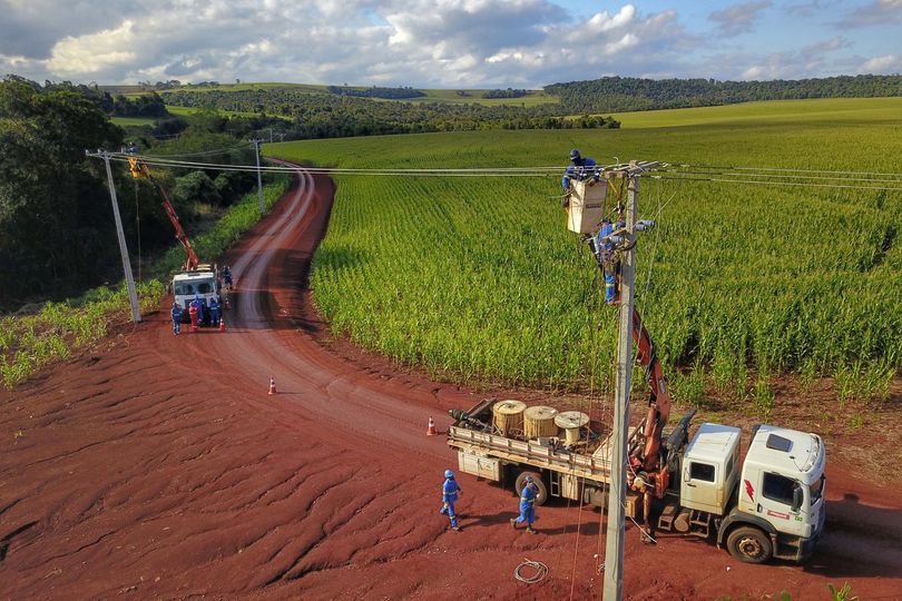 Paraná Trifásico já alcança 7.913 quilômetros de redes modernas em regiões rurais