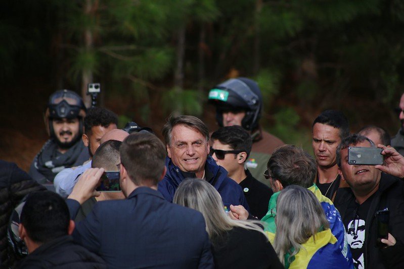 Bolsonaro elogia o cenário de grandes obras em Foz do Iguaçu