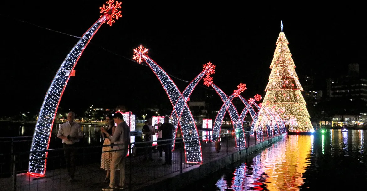 Londrina inicia festividades de Natal com passarela inédita sobre o Lago Igapó II
