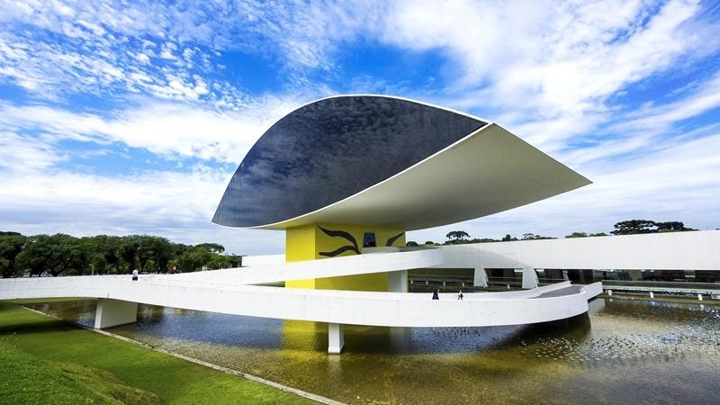 Museu Oscar Niemeyer comemora 20 anos e lança programação especial de aniversário