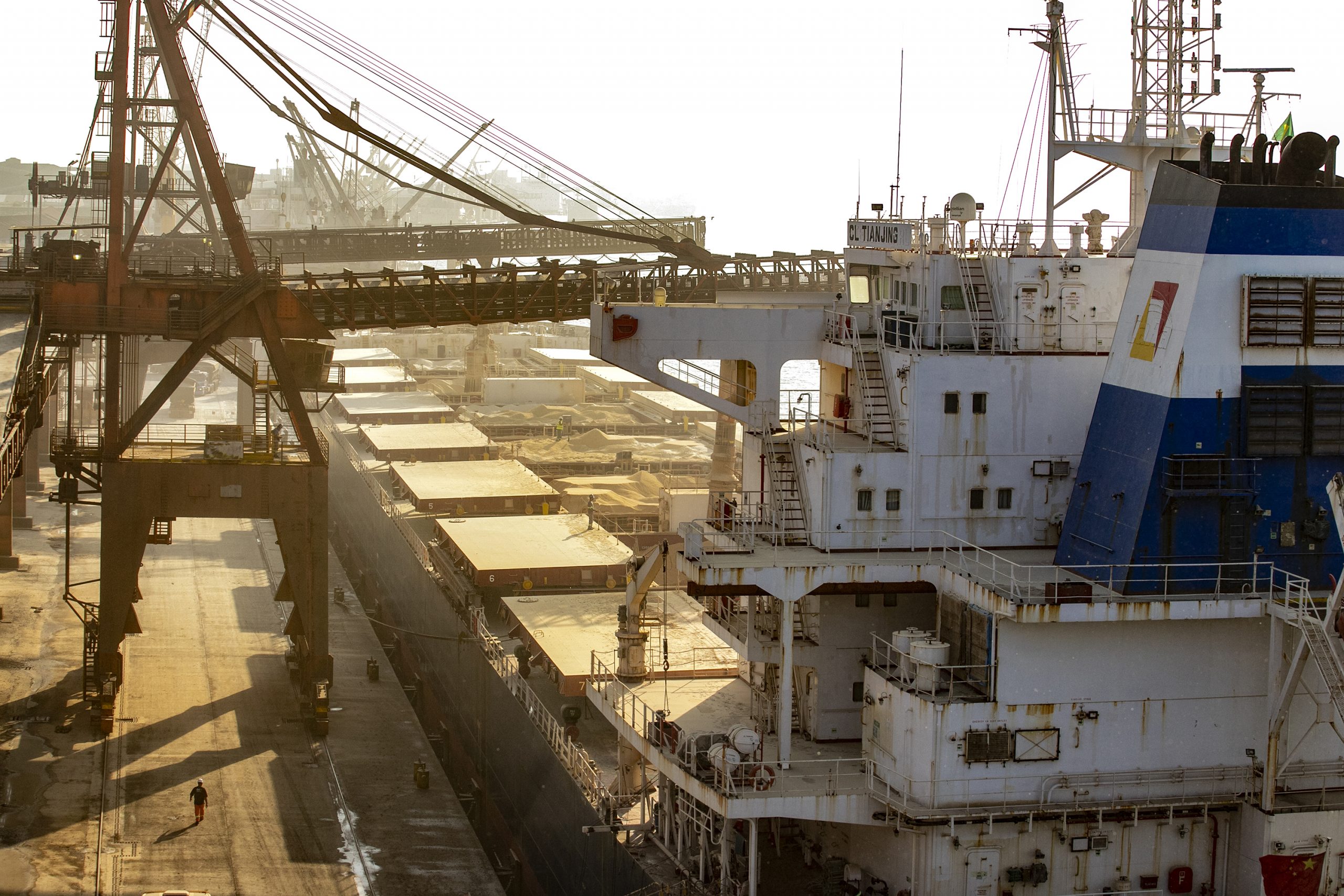 Porto de Paranaguá registra alta de 102% nas exportações pelo Corredor Leste em outubro