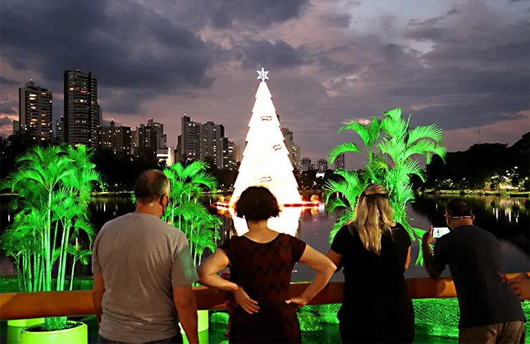 Decoração natalina de Londrina terá Show das Águas Dançantes