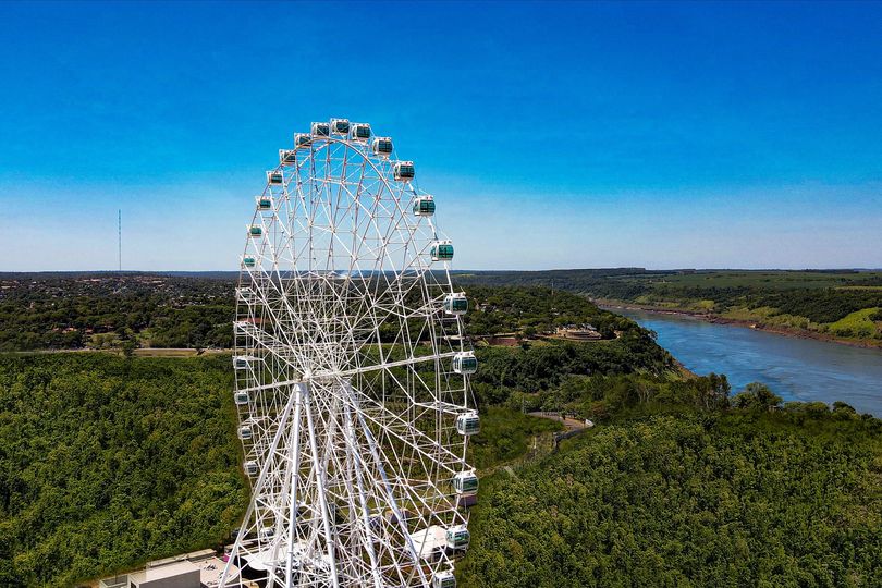 Com roda-gigante e volta de voos internacionais, Foz do Iguaçu reforça retomada do turismo