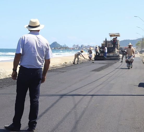 Matinhos asfalta Avenida Beira-Mar entre os balneários Riviera e Flamengo