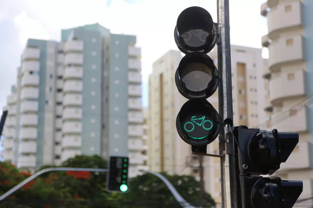 Maringá implanta os primeiros semáforos para ciclistas