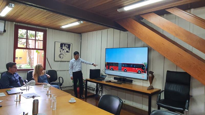 Fabricante chinesa de ônibus estuda fazer testes em Curitiba