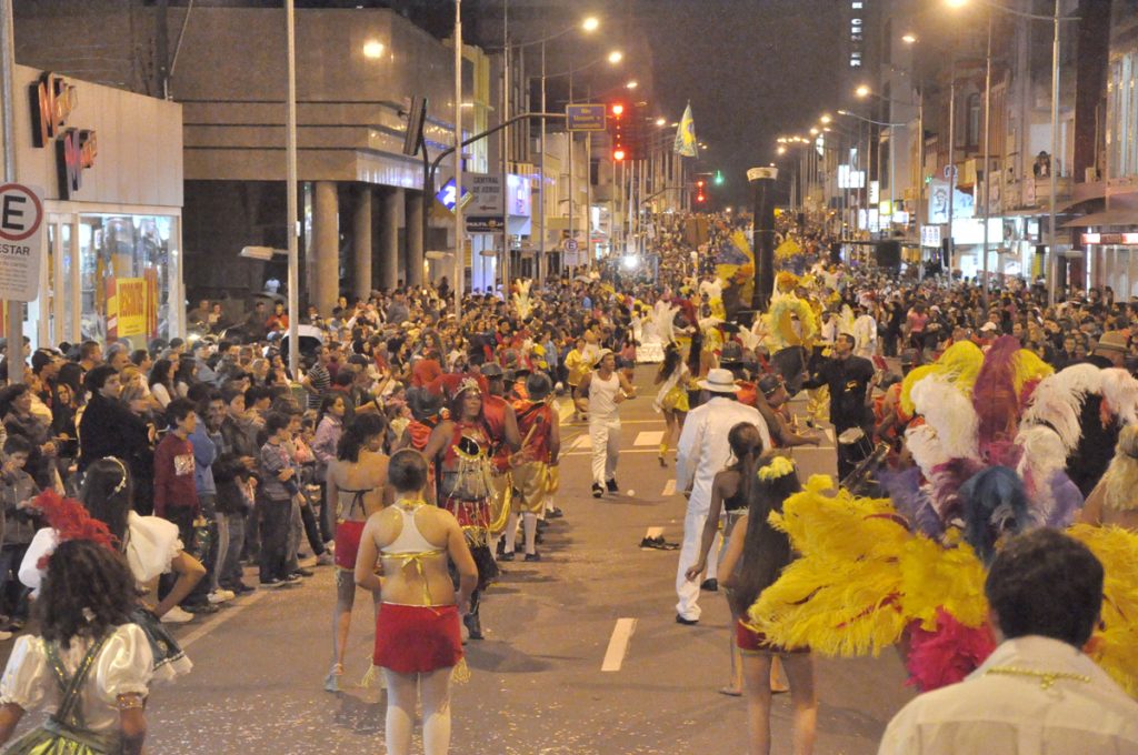 No ano dos 200 anos, Ponta Grossa capricha no carnaval