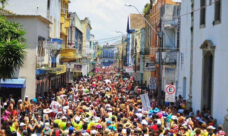 Muita diversão no Carnaval de Paranaguá, que começa mais cedo