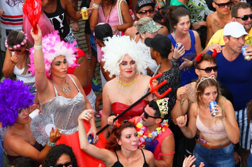 Muitas cidades são óptimas opções para pular o Carnaval em Santa Catarina