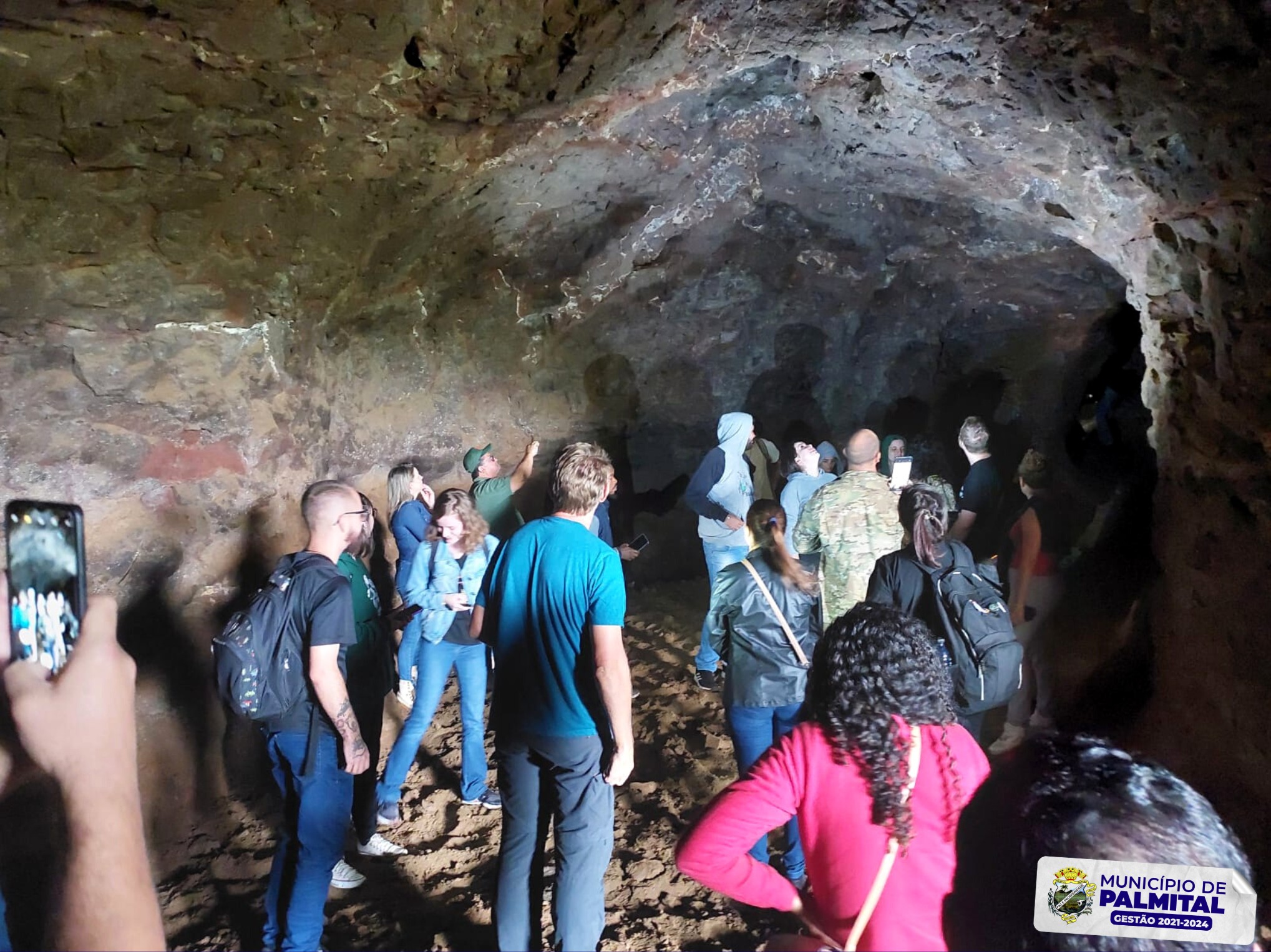 Em Palmital está a única caverna vulcânica do país 