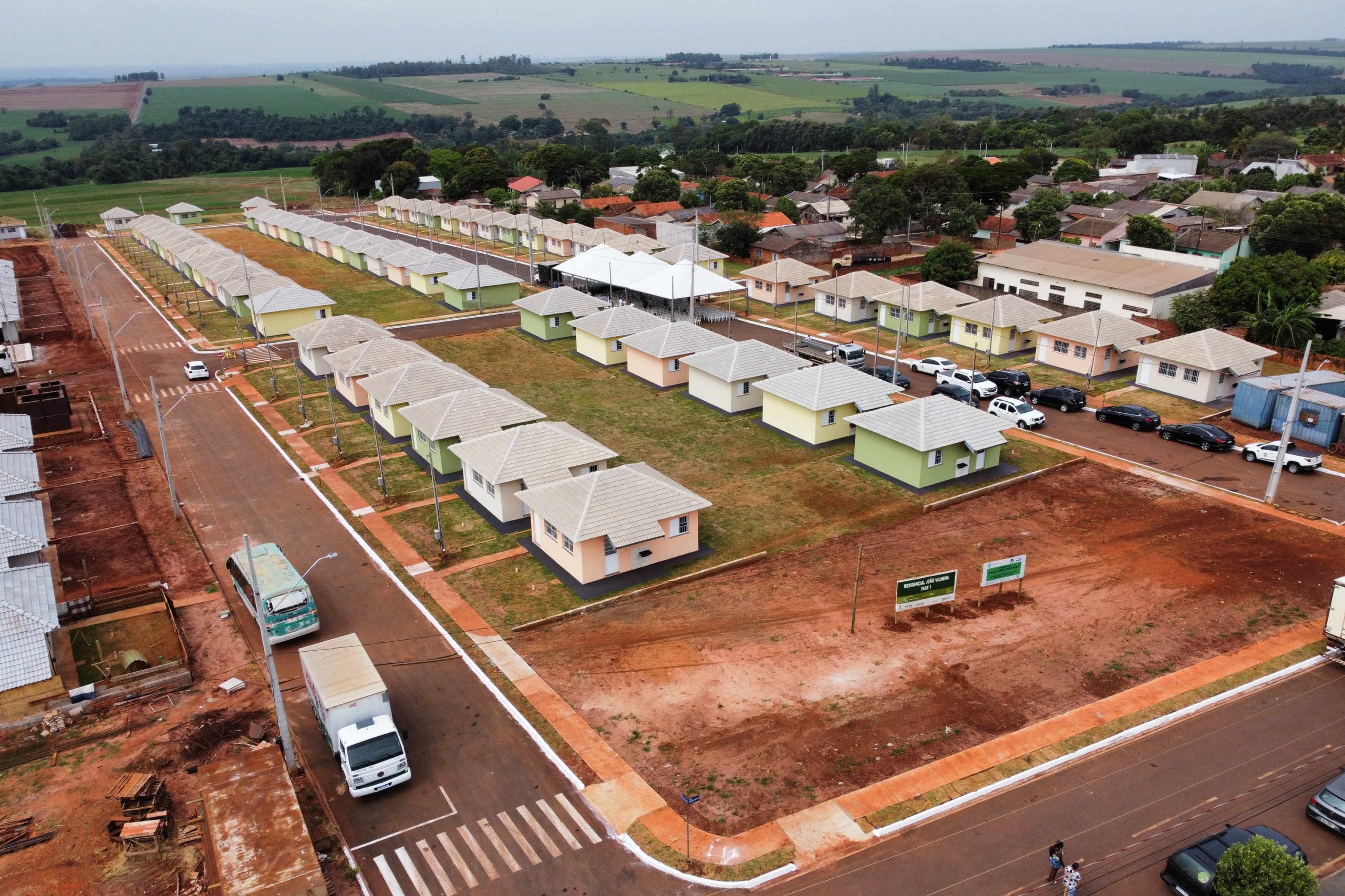 Paraná inaugura conjunto de moradias em Atalaia e Ventania