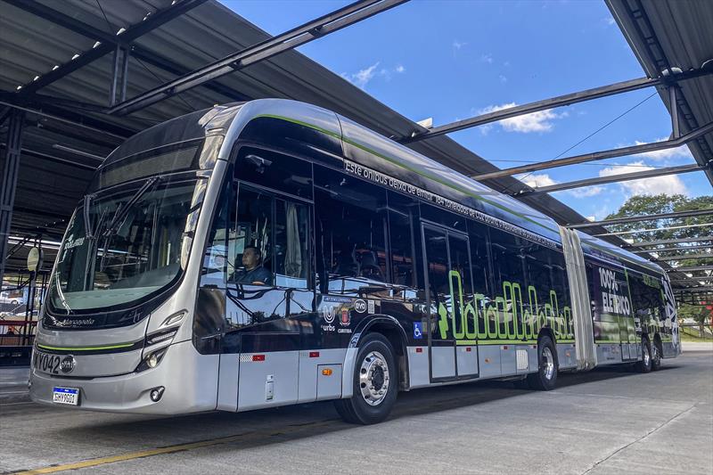 Curitiba começa a testar ônibus elétricos da BYD 