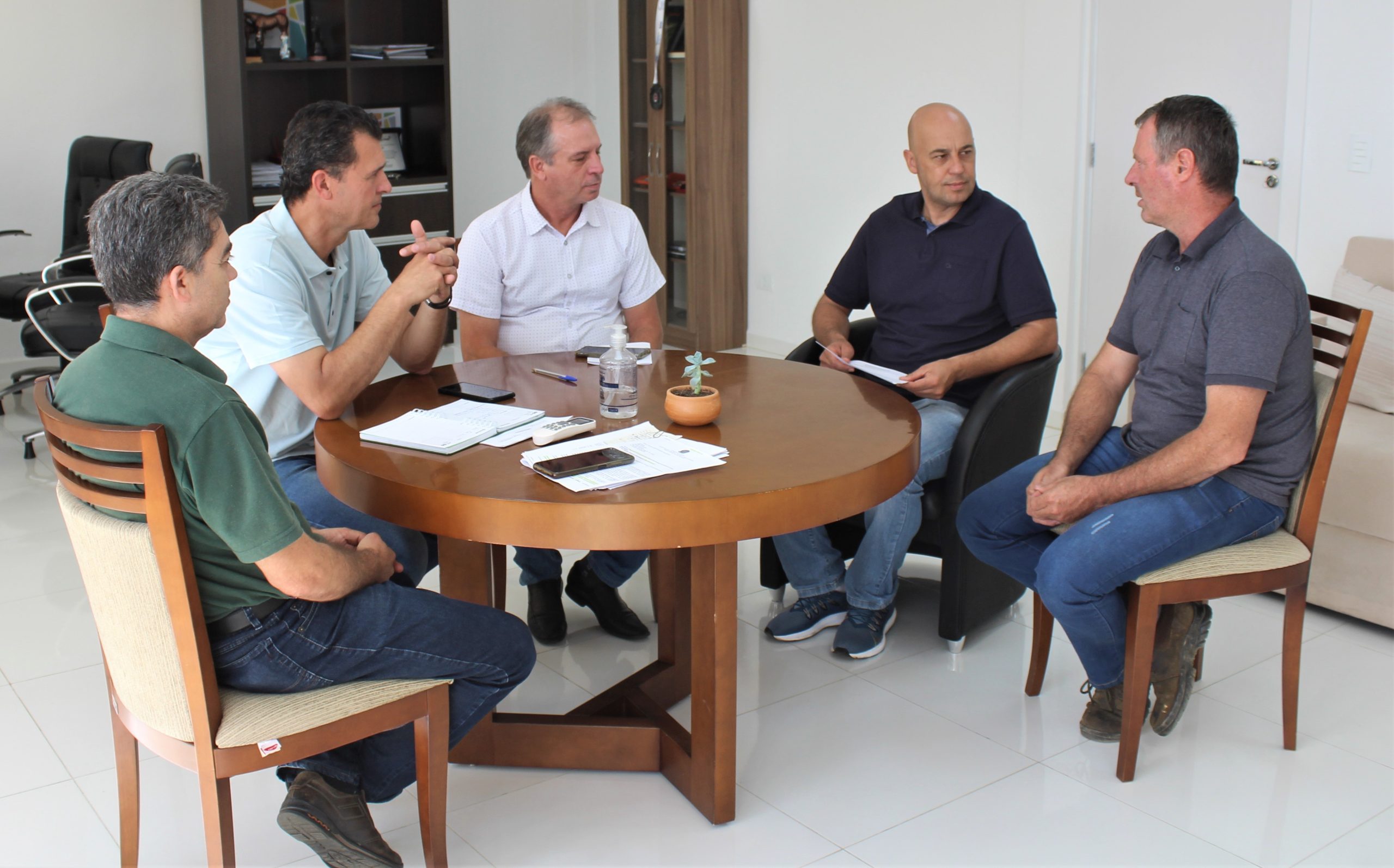 Palmeira firma parceria com Consórcio Caminhos do Tibagi para melhorias nas estradas rurais