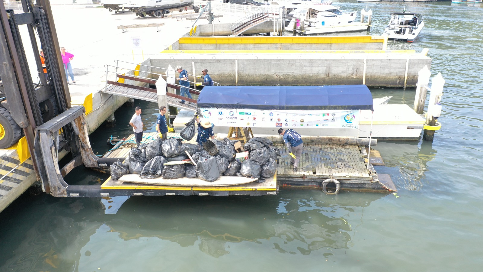 Mais de 30 mil quilos de resíduos tirados do rio Camboriú 