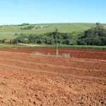 Em Matelândia, construção e reforma de bases largas em propriedades rurais 