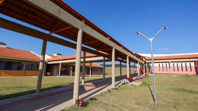 Paraná inaugura escola estadual com capacidade para 900 estudantes em Ortigueira