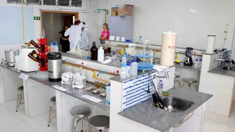 Ministro da Agricultura inaugura laboratório de Foodtech em Londrina