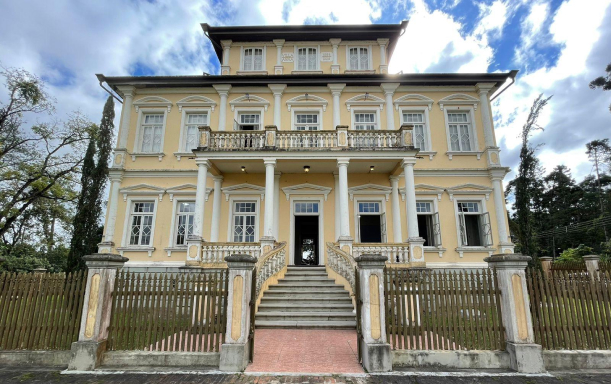 Centro Cultural Villa Anna em Campo do Tenente, jóia da arquitetura neoclássica