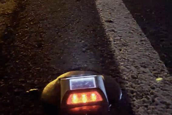 DER/PR testa uso de tachas bidirecionais com LED em rodovia estadual da região Norte