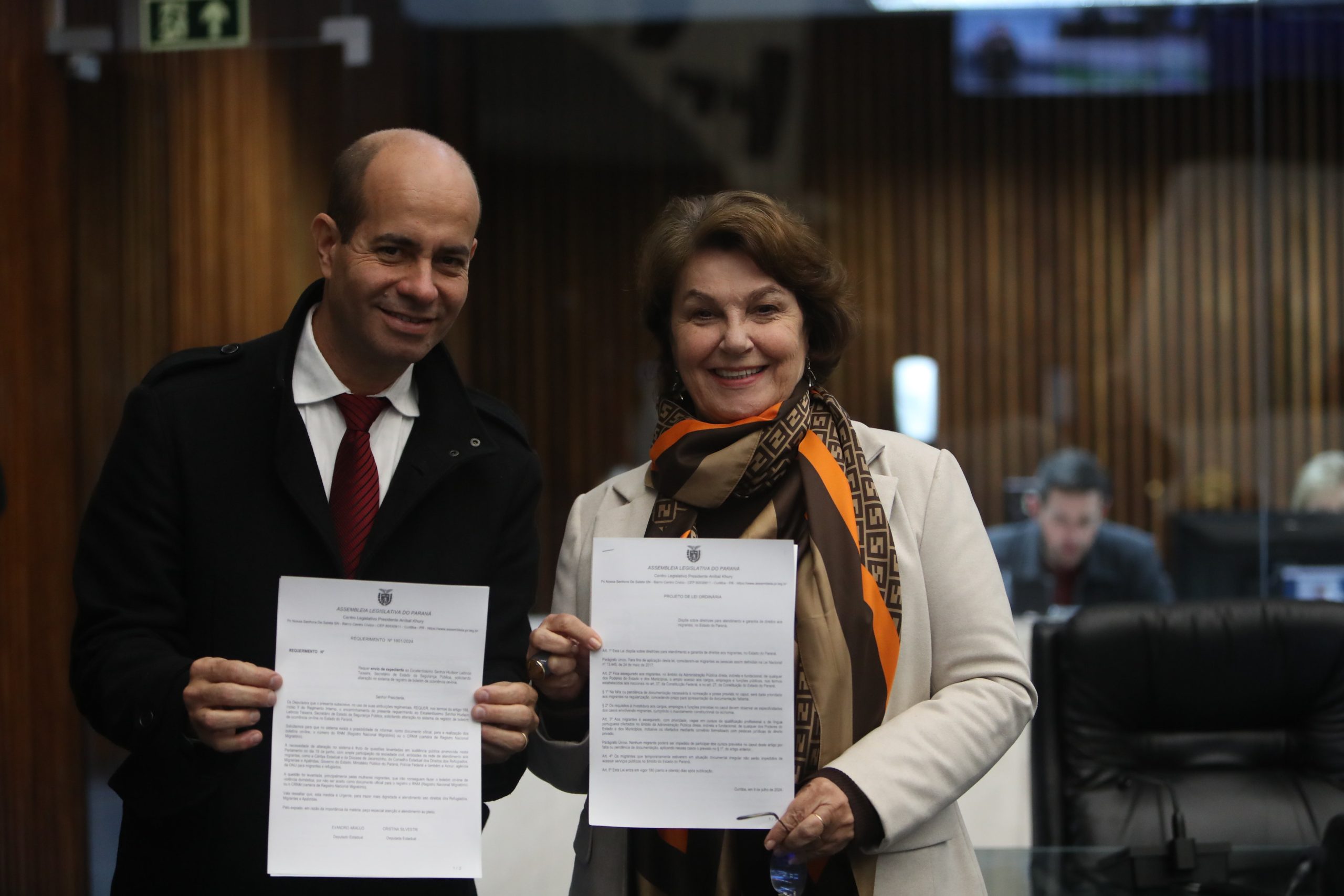 Deputados apresentam projeto que facilita acesso de migrantes e refugiados a serviços públicos