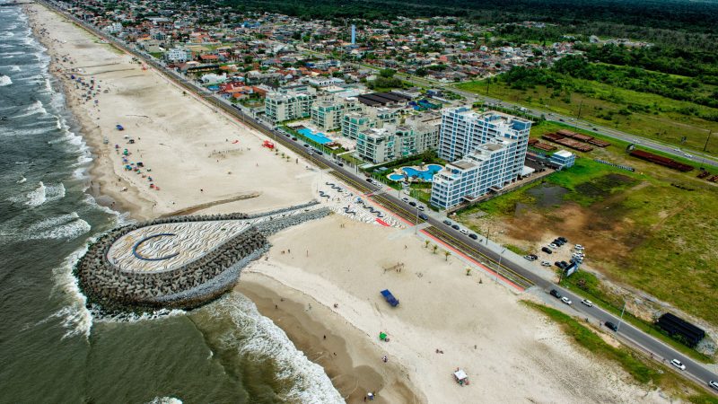 Com previsão de término para março, revitalização da Orla de Matinhos alcança 97,5%